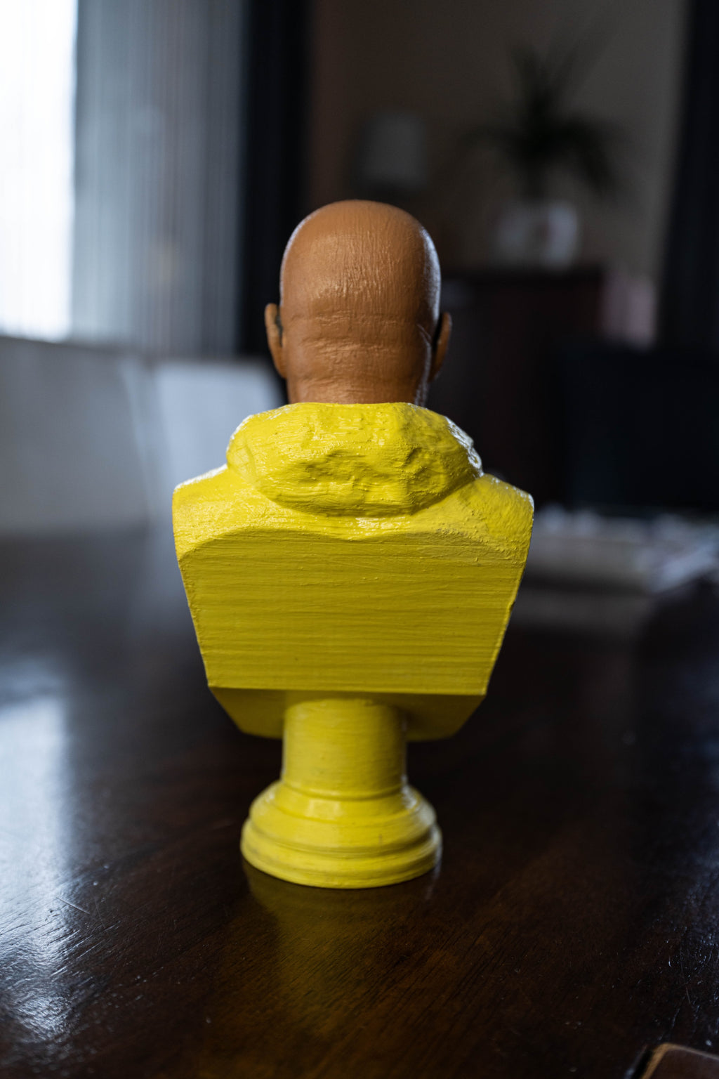 FEHÉR VALTER™ Mellszobor