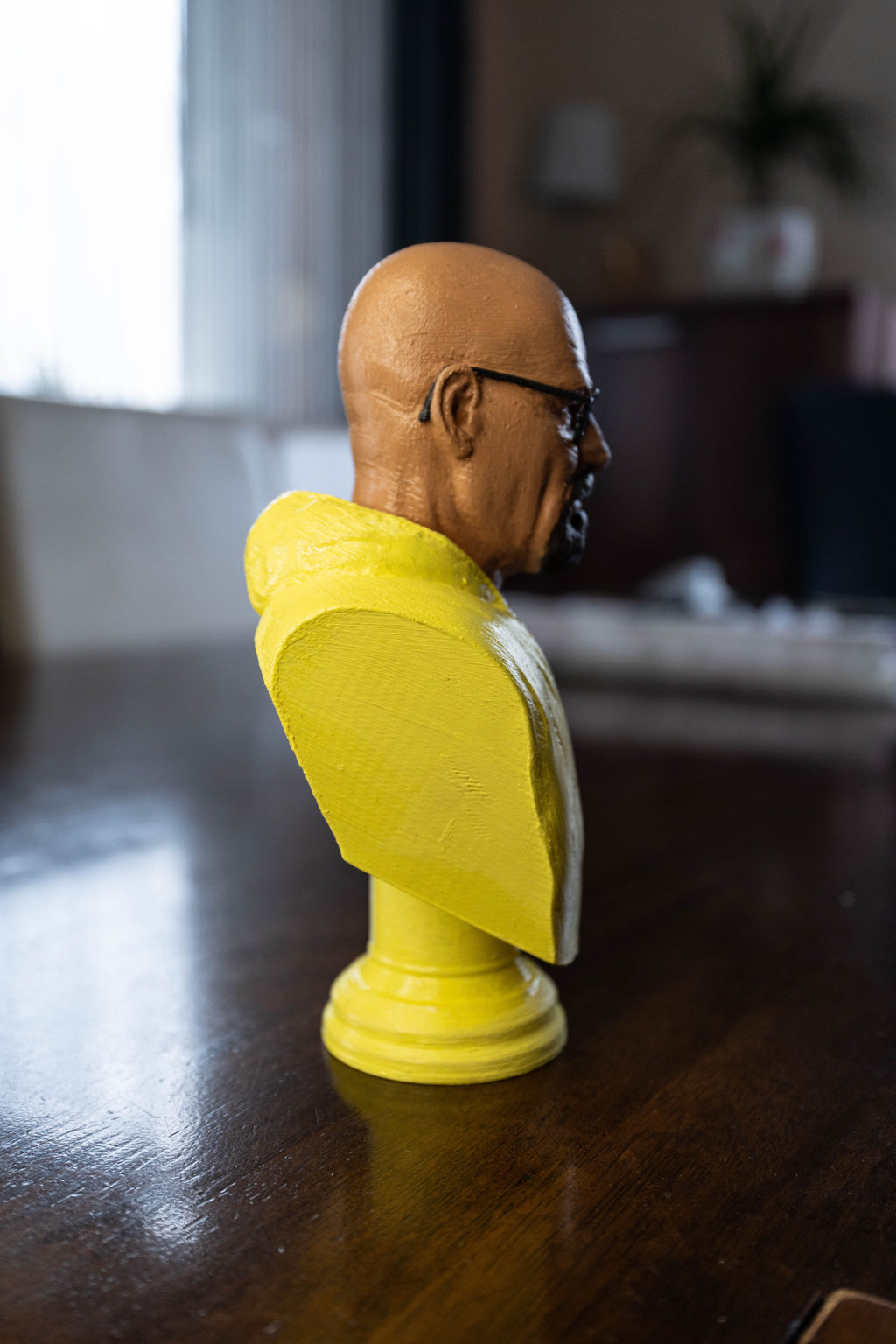 FEHÉR VALTER™ Mellszobor